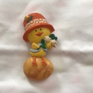 ⚡️FINAL PRICE⚡️ Vintage Baby Chic On Top of Egg Brooch